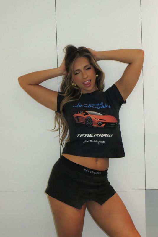TATE MCRAE – Capital Summertime Ball Photoshoot, June 2025