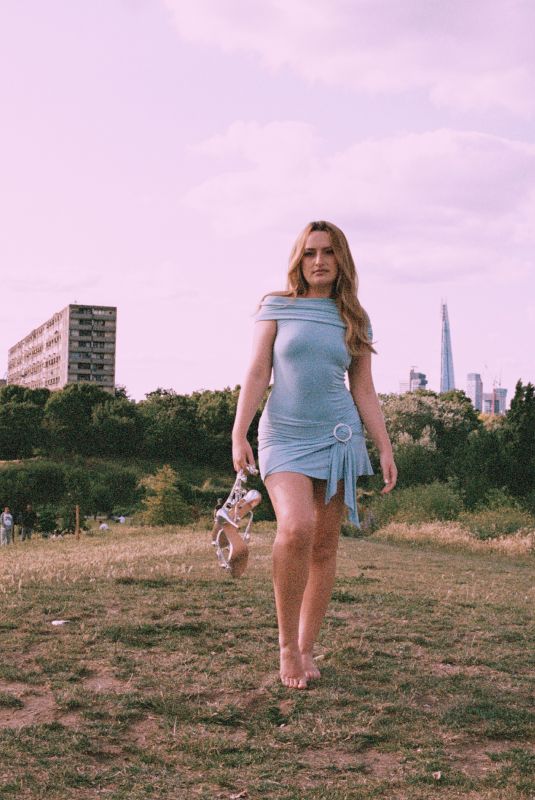 AMELIA DIMOLDENBERG for Amelia Dimoldenberg X Peachy Den Campaign, July 2025