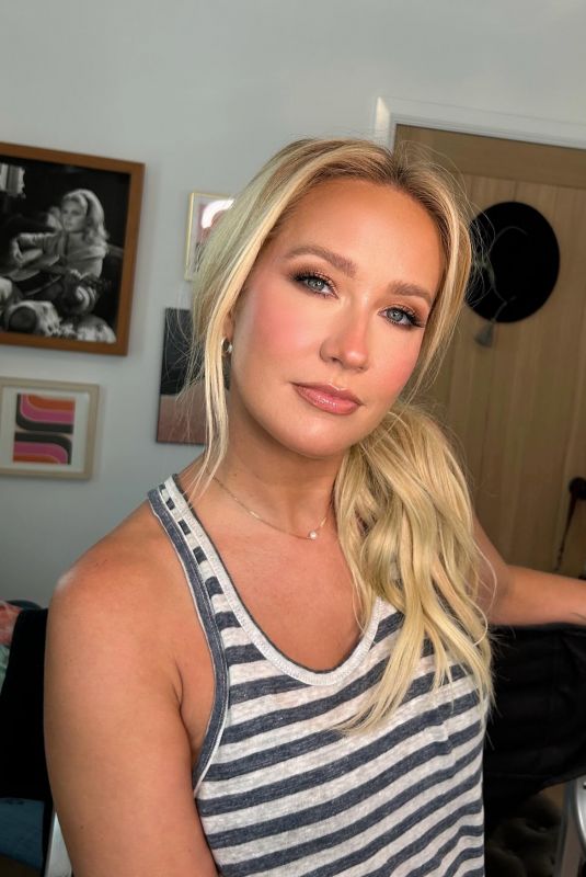 ANNA CAMP - Instagram Photos 07/18/2025
