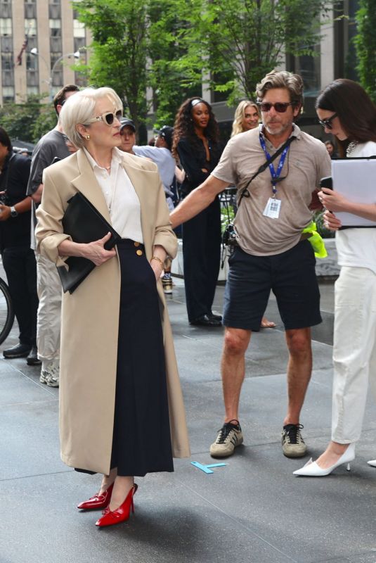 ANNE HATHAWAY and MERYL STREEP on the Set of The Devil Wears Prada 2 in New York City 07/25/2025