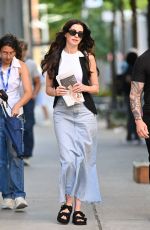 ANNE HATHAWAY on the Set of The Devil Wears Prada 2 in Manhattan 07/21/2025