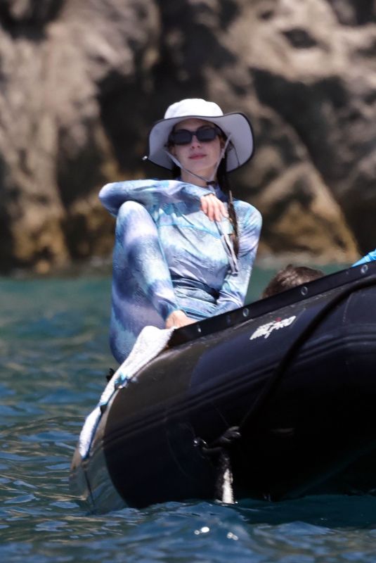ANNE HATHAWAY with Her Family on Amalfi Coast 07/06/2025