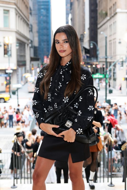 ELLA MENDELSOHN at Marc Jacobs 2026 Runway Show in New York City 06/30/2025