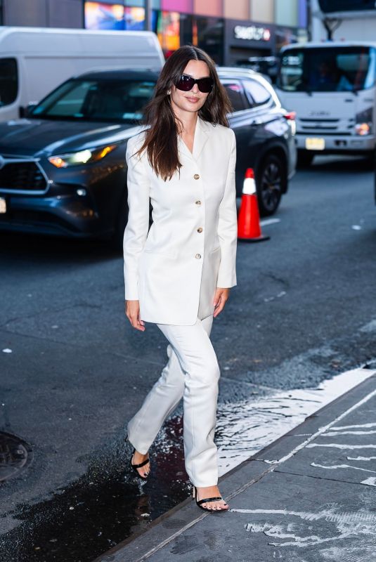 EMILY RATAJKOWSKI Arrives CBS Mornings Studio in New York City 07/16/2025