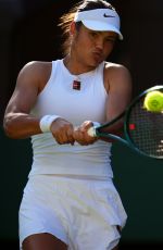 EMMA RADUCANU Defeats Mingge Xu in First Round of Ladies