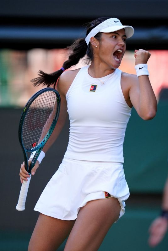 EMMA RADUCANU Defeats Mingge Xu in First Round of Ladies