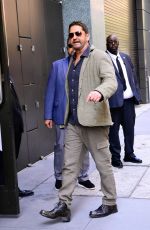 Gerard Butler - Seen outside 