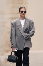 HAILEE STEINFELD Out and About in Paris 07/08/2025