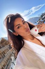 KOMAL ILSANKER - Instagram Photos and Videos 07/05/2025