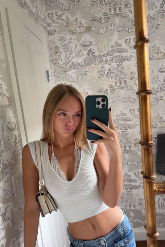 KYLA DODDS - Instagram Photos 07/11/2025