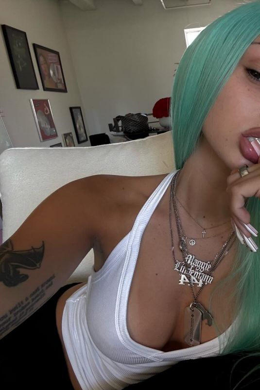 MAGGIE LINDEMANN - Instagram Photos 07/24/2025