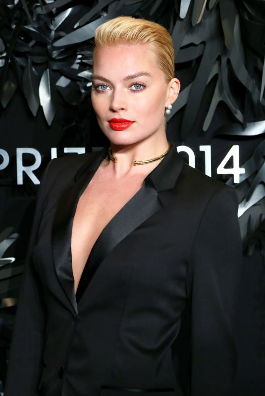 MARGOT ROBBIE at Hugo Boss Prize 2014 at Guggenheim Museum in Upper East Side in New York City 11/20/2014