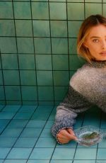 MARGOT ROBBIE in Harper