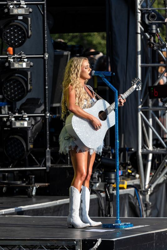 MEGAN MORONEY Performs at Windy City Smokeout in Chicago 07/12/2025
