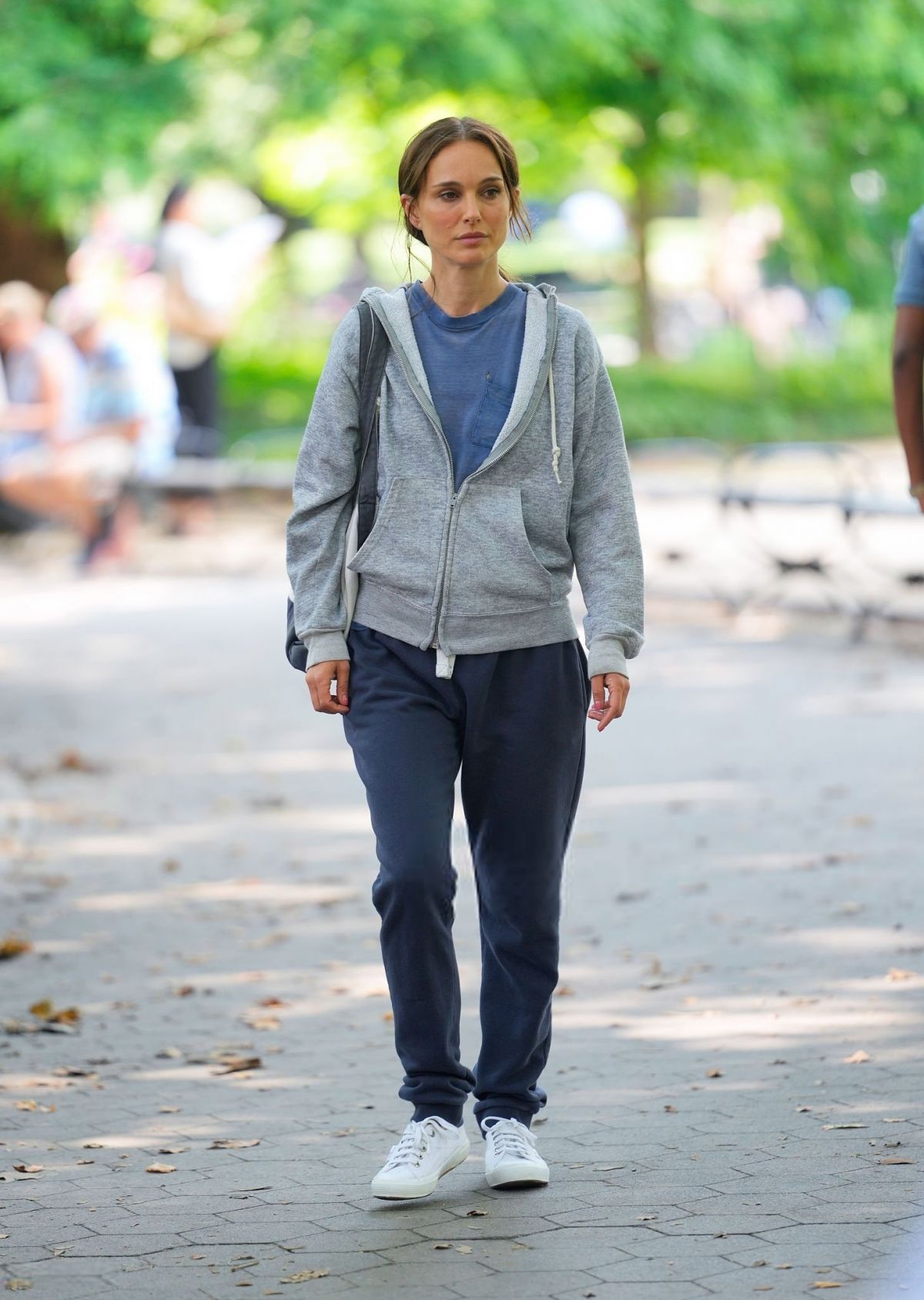 natalie-portman-on-the-set-of-good-sex-in-washington-square-park-in-new