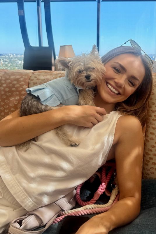 OANA GREGORY - Instagram Photos 07/17/2025