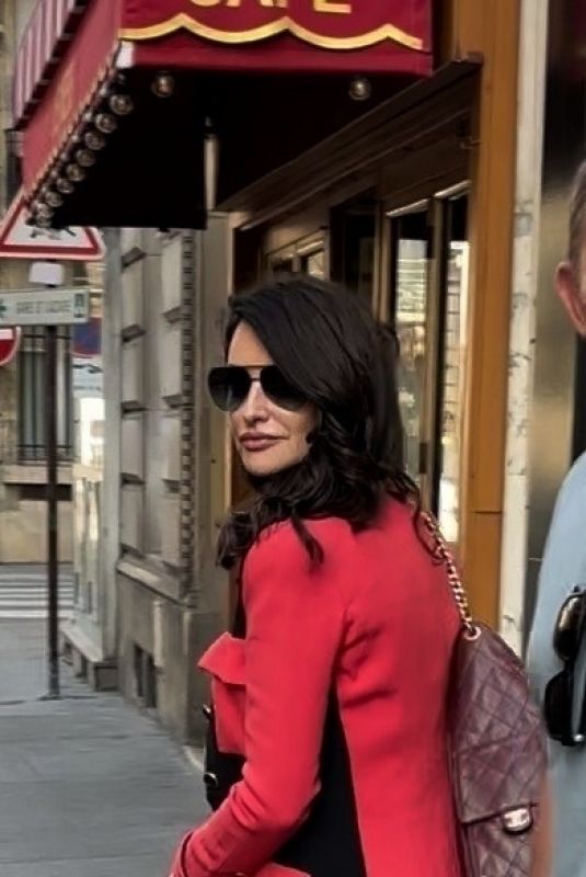 PENELOPE CRUZ Out and About in Paris 07/09/2025