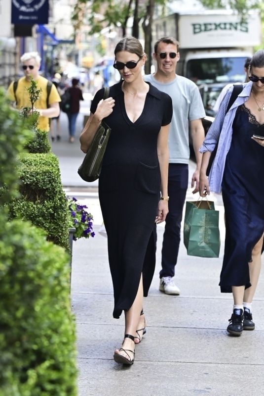 Pregnant KARLIE KLOSS Out and About in New York City 07/17/2025