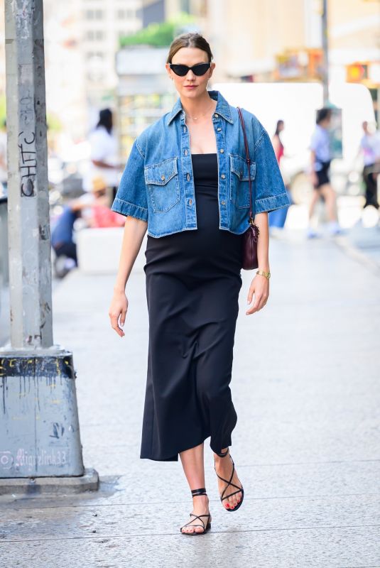 Pregnant KARLIE KLOSS Out and About in New York City 07/24/2025