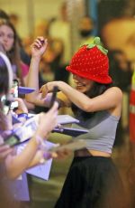 RACHEL ZEGLER Signing Autographs for Fans at London Palladium 07/10/2025