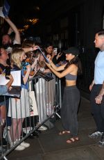 RACHEL ZEGLER Signs Autographs for Fans outside London Palladium 07/04/2025