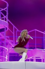 SABRINA CARPENTER Performs at Hyde Park in London 07/05/2025
