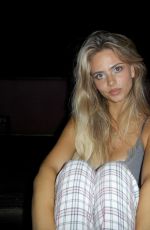 SARA CRUMBLELEG - Instagram Photos 07/26/2025