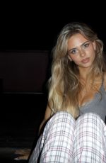 SARA CRUMBLELEG - Instagram Photos 07/26/2025