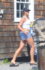 TATE MCRAE Out for Ice Cream with Friends in The Hamptons 07/06/2025