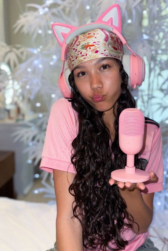 TXUNAMY ORTIZ - Instagram Photos 07/15/2025