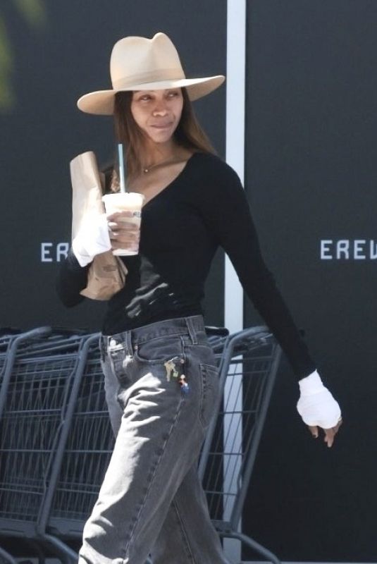ZOE SALDANA Out for Smoothie at Erewhon Market in Calabasas 07/09/2025