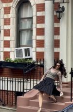 ANNE HATHAWAY Falls Down the Stairs while Filming The Devil Wears Prada 2 08/27/2025