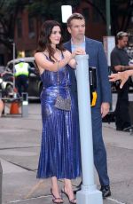 ANNE HATHAWAY Films a Romantic Scene for Devil Wears Prada 2 in New York City 08/05/2025