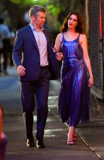 ANNE HATHAWAY Films a Romantic Scene for Devil Wears Prada 2 in New York City 08/05/2025