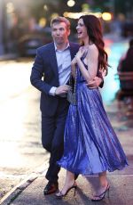 ANNE HATHAWAY Films a Romantic Scene for Devil Wears Prada 2 in New York City 08/05/2025