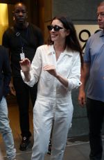 ANNE HATHAWAY Leaves Set of Devil Wears Prada 2 in New York - 07/31/2025