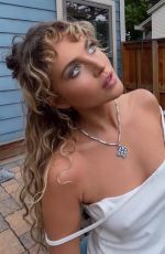 ANNE WINTERS - Instagram Photos 08/19/2025
