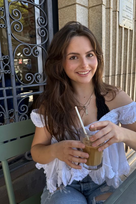 AVA ACRES - Instagram Photos 08/25/2025