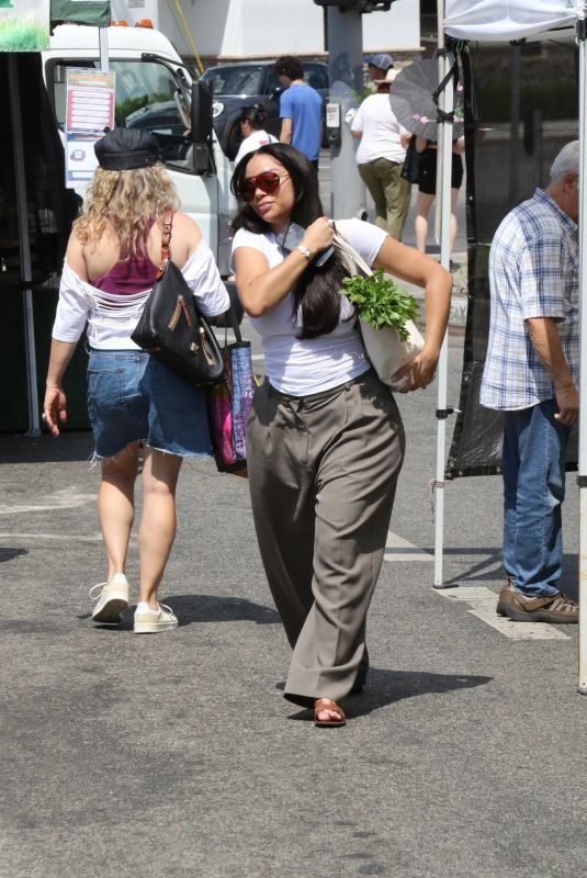 BLA CHYNA Out Shopping at Studio City Farmers Market 08/24/2025