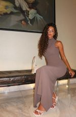 DEBORA GOMES - Instagram Photos 08/19/2025
