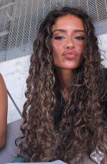 DEBORA GOMES - Instagram Photos and Video 08/05/2025