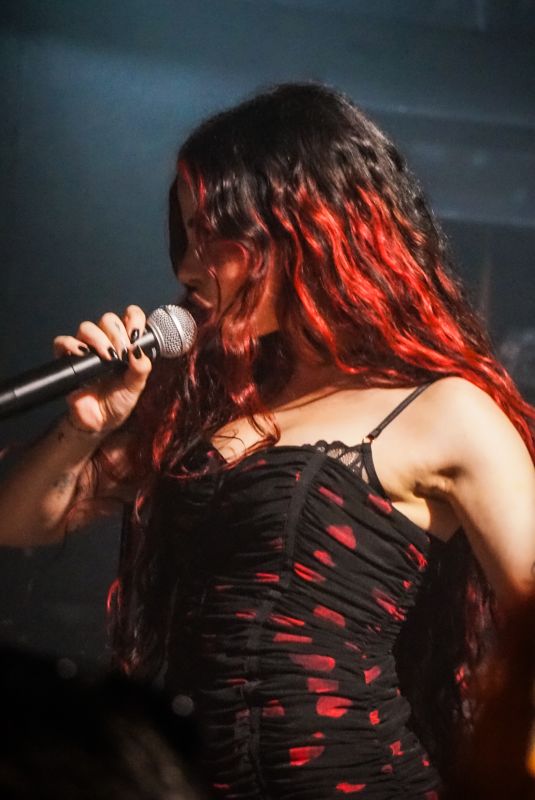 ELLISE GITAS Performs at Moroccan Lounge for Pretty Evil Tour in Los Angeles 08/23/2025