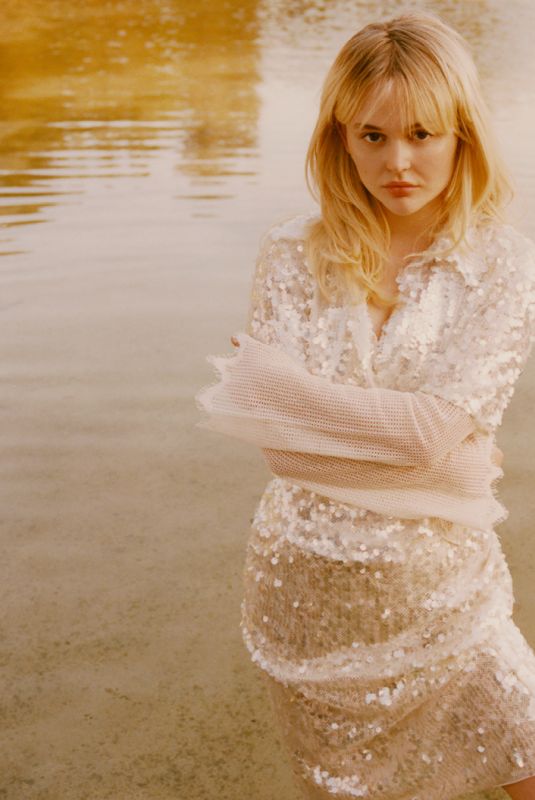 EMILY ALYN LIND for Schon Magazine, August 2025