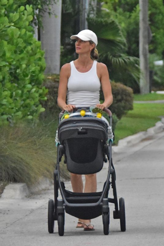 GISELE BUNDCHEN Out with Her Baby in Surfside 08/21/2025