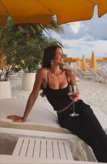 HELEN OWEN - Instagram Photos 08/23/2025