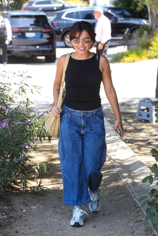 ISABELA MERCED Arrives at Jennifer Klein’s Day of Indulgence Event in Brentwood 08/10/2025