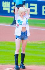JEAN SOMI Throwing First Pitch at LG Twins Game in Seoul 08/10/2025