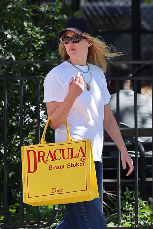 JENNIFER LAWRENCE Out Shopping in New York 08/25/2025