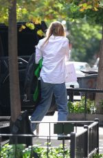 JENNIFER LAWRENCE Returns Home from a Shopping Trip in New York City 08/26/2025