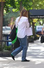 JENNIFER LAWRENCE Returns Home from a Shopping Trip in New York City 08/26/2025
